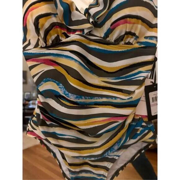 DKNY Printed Ruffled Tummy Control One Piece Swimsuit‎ US 6 - Picture 3 of 9